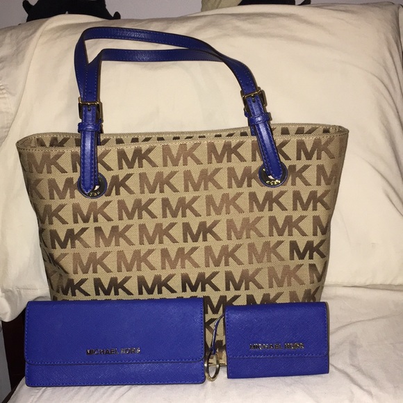 Michael Kors Handbags - Accepting offers 💥MICHAEL KORS BUNDLE 💥